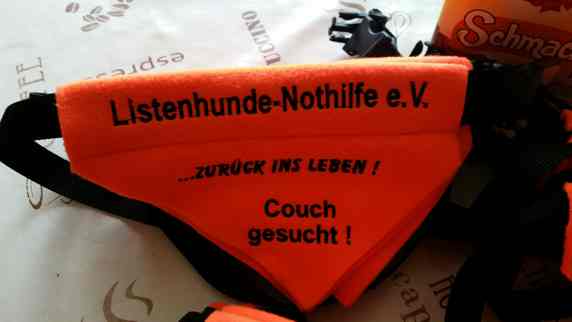 Hundehalstcher individuell bestickt fr Listenhunde-Nothilfe e.V.