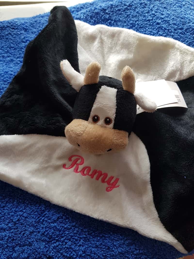Kuscheltier_Kuh_individuell_bestickt.jpg Kuscheltier_Kuh_individuell_bestickt.jpg